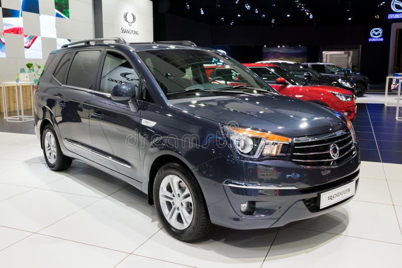 Ssangyong Rodius MPV bil arkivbild