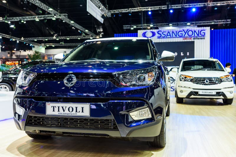Ssangyong Tivoli på skärm på den 37th Bangkok internationella motoriska showen fotografering för bildbyråer