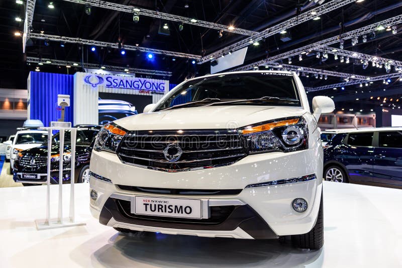 Ssangyong Turismo på skärm på den 37th Bangkok internationella motoriska showen arkivfoton