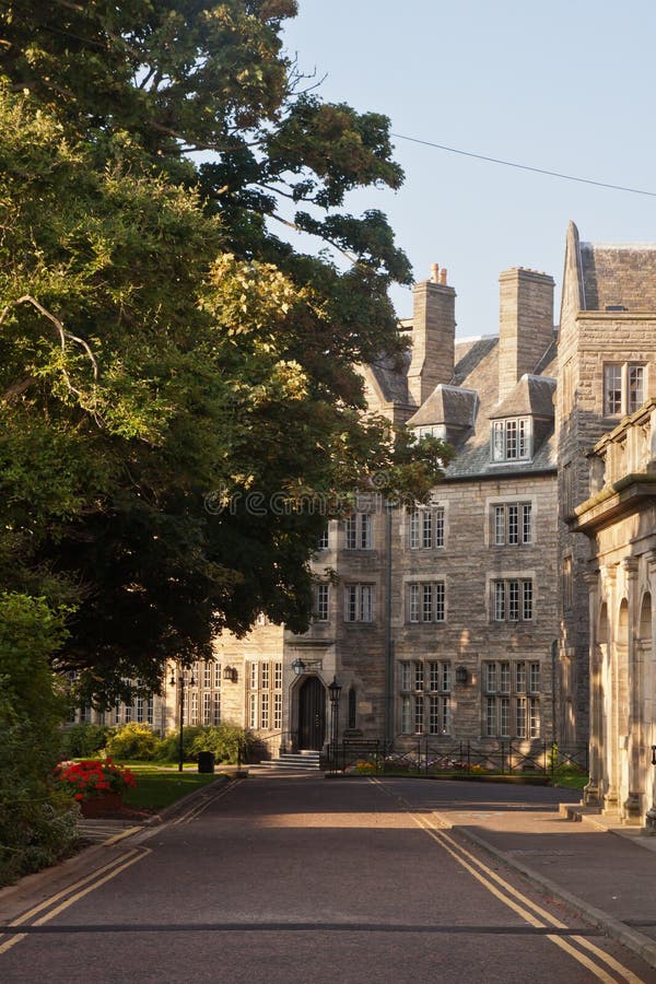 Universidad en Escocia imagen de archivo. Imagen de perspectiva 111580109