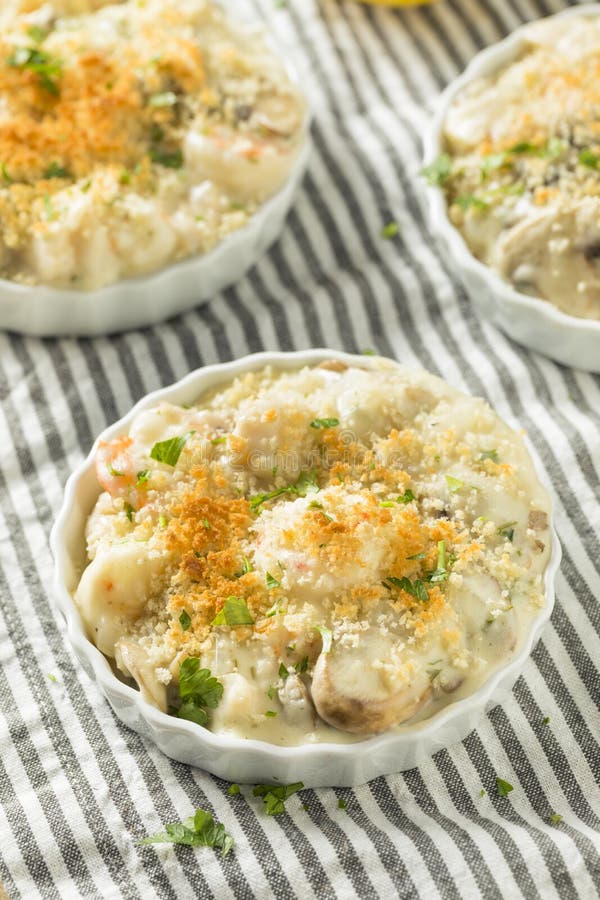 St Cuit Au Four Jacques Scallops De Coquilles Image stock Image du