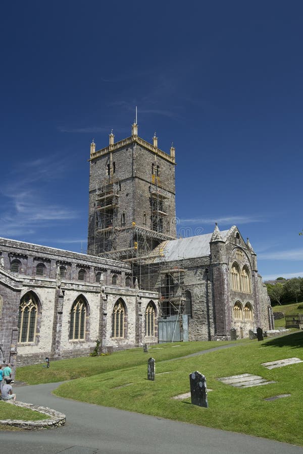 St Davids, Pembrokeshire, Walia, UK, Lipiec 2014, widok Świątobliwa Davids katedra obraz stock St Davids, Pembrokeshire, Walia, UK, Lipiec 2014, widok Świątobliwa Davids katedra obraz stock