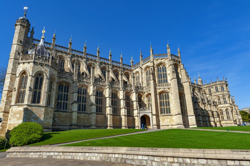 St George Chapel som byggs i hög-medeltida gotisk arkitektonisk stil, på Windsor Castle, kunglig uppehåll på Windsor, Berkshire, arkivbild St George Chapel som byggs i hög-medeltida gotisk arkitektonisk stil, på Windsor Castle, kunglig uppehåll på Windsor, Berkshire, arkivbild