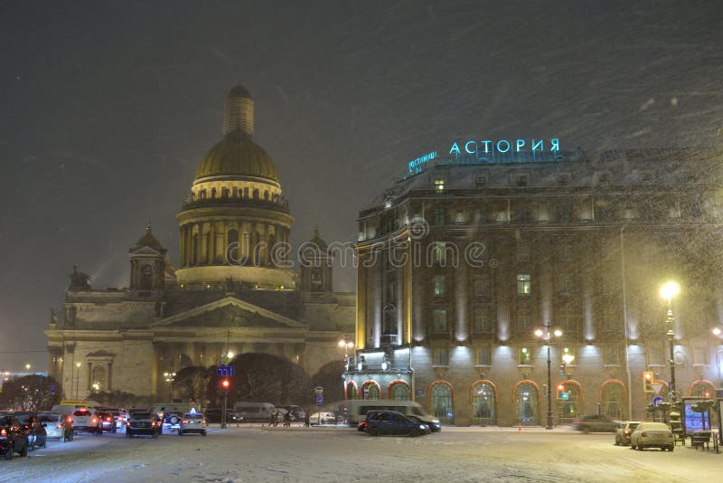 St Isaac katedra i Astoria hotel z spada sno zdjęcia royalty free St Isaac katedra i Astoria hotel z spada sno zdjęcia royalty free
