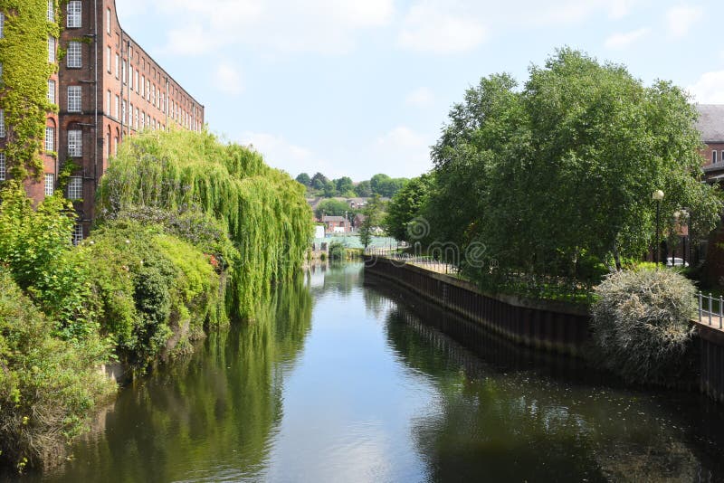St James Mill et rivière Wensum, Norwich, Angleterre photographie stock St James Mill et rivière Wensum, Norwich, Angleterre photographie stock