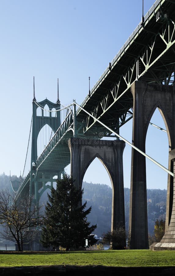 Icónico infraestructura propuesto en gótico inspirado por acero suspensión puente puente,, Estados Unidos de América.