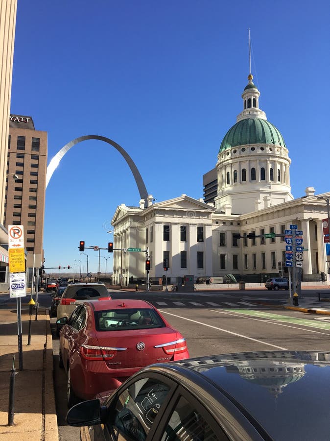 St Louis Old Courthouse y arco imagen de archivo St Louis Old Courthouse y arco imagen de archivo