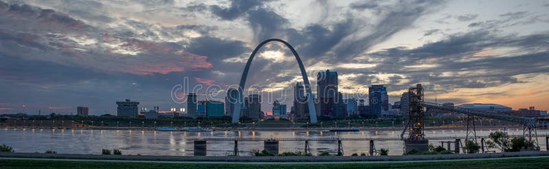 St Louis Skyline royalty-vrije stock foto's St Louis Skyline royalty-vrije stock foto's