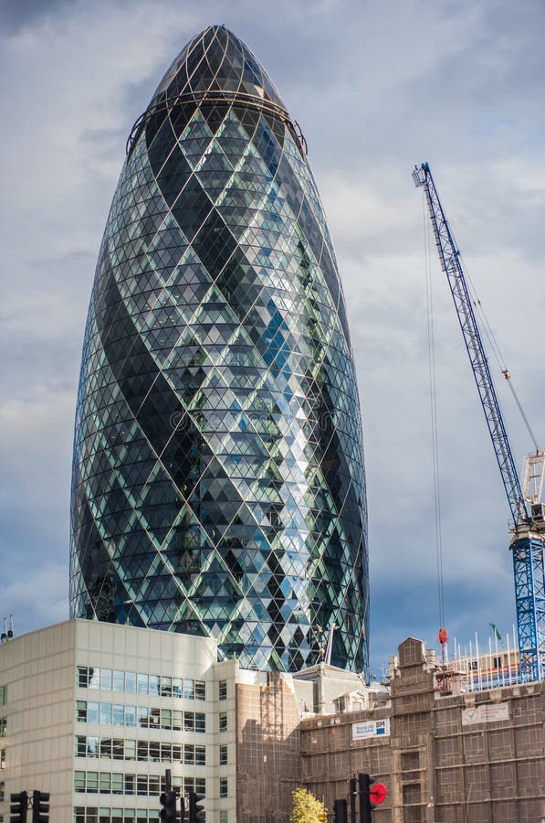 30 st Mary Axe (aka il Gerkin) a Londra fotografie stock libere da diritti 30 st Mary Axe (aka il Gerkin) a Londra fotografie stock libere da diritti