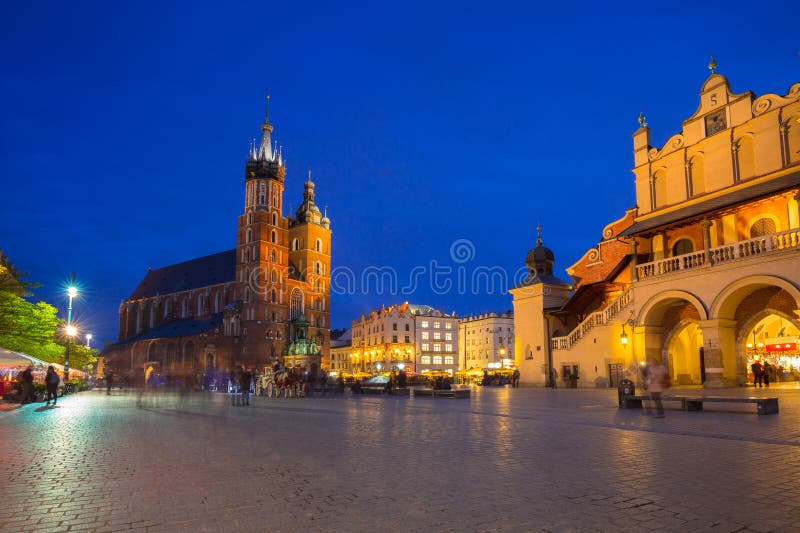 St. Mary Basilica and the Krakow Cloth Hall at night