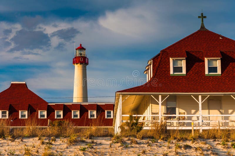 St Mary por el mar y el faro del punto de Cape May, en el cabo M imagen de archivo St Mary por el mar y el faro del punto de Cape May, en el cabo M imagen de archivo