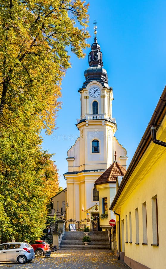 St. Matthias Kosciol Sw. Macieja Pod Jesiennymi Kolorami W Historycznej