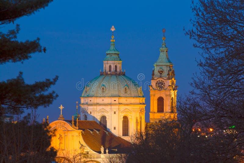 St Nicholas Cathedral dopo †scuro “28 marzo: immagine stock St Nicholas Cathedral dopo †scuro “28 marzo: immagine stock