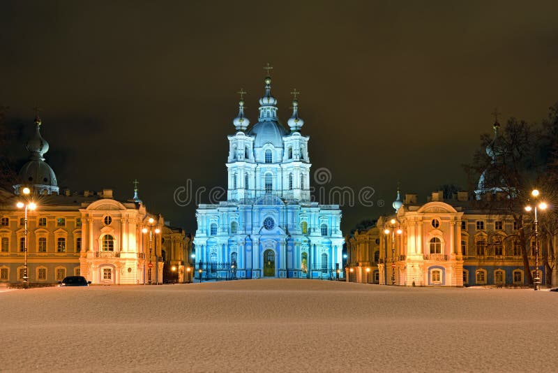 St Nicholas Cathedral en St Petersburg en la noche imagen de archivo St Nicholas Cathedral en St Petersburg en la noche imagen de archivo