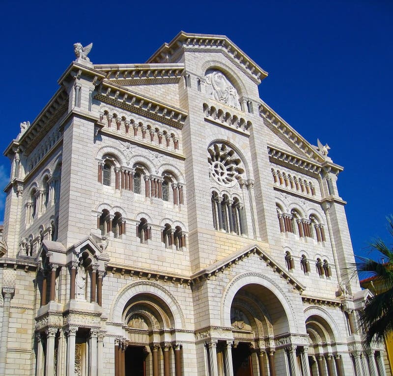 St Nicholas Cathedral i Monaco Ville i Monaco Monte - carlo, ` Azur för skjul D royaltyfri foto St Nicholas Cathedral i Monaco Ville i Monaco Monte - carlo, ` Azur för skjul D royaltyfri foto