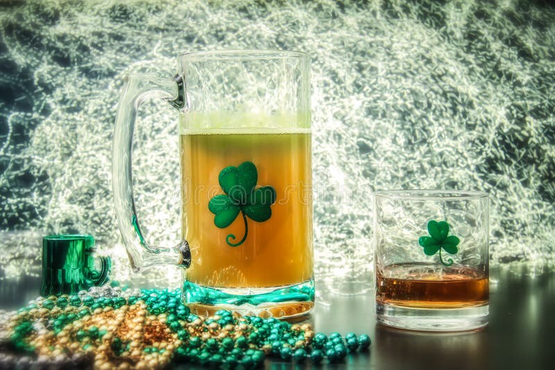 St Patricks dnia kubek Piwny Irlandzki whisky świętowanie obrazy royalty free St Patricks dnia kubek Piwny Irlandzki whisky świętowanie obrazy royalty free