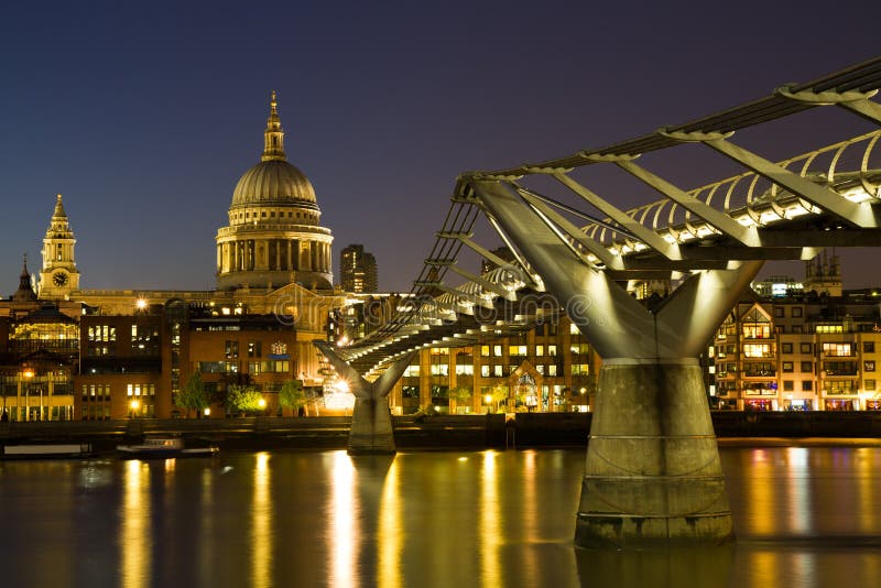 St. Paul's cathedral during the blue hour, London, England. Hdr bridge stock images, royalty-free photos and pictures