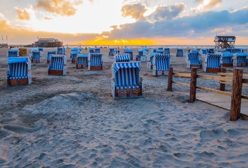 St peter-Ording de Reisstrand van de Zonsondergangavond royalty-vrije stock foto's St peter-Ording de Reisstrand van de Zonsondergangavond royalty-vrije stock foto's