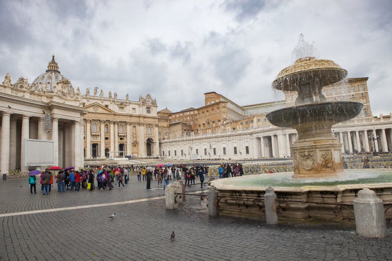 St. PETER VATIKAN ROM ITALIEN - 8. NOVEMBER: Tourist, der ein phot nimmt stockbilder St. PETER VATIKAN ROM ITALIEN - 8. NOVEMBER: Tourist, der ein phot nimmt stockbilder