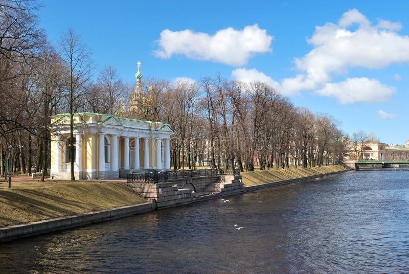 Михайловский сад весной