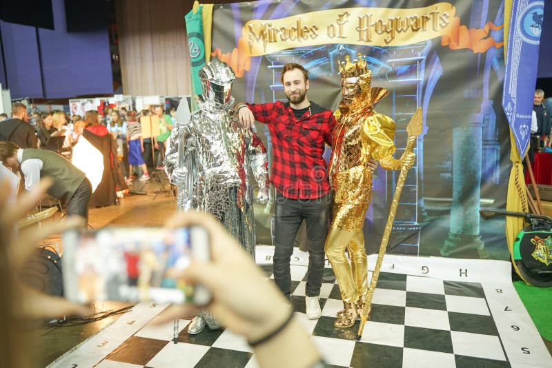 St Petersburg RU/Ryssland - 04 29 2019: Epos lurar St Petersburg cosplay festligt Illustrativ ledare royaltyfri foto St Petersburg RU/Ryssland - 04 29 2019: Epos lurar St Petersburg cosplay festligt Illustrativ ledare royaltyfri foto