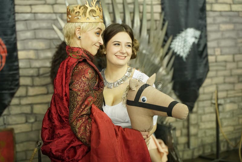 St Petersburg RU/Ryssland - 04 27 2019: Epos lurar St Petersburg cosplay festligt Illustrativ ledare royaltyfri bild St Petersburg RU/Ryssland - 04 27 2019: Epos lurar St Petersburg cosplay festligt Illustrativ ledare royaltyfri bild