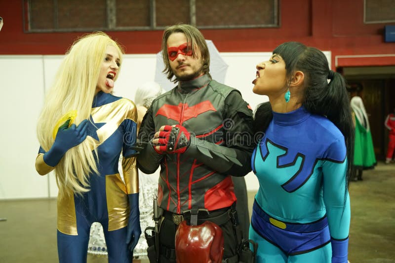St Petersburg RU/Ryssland - 04 27 2019: Epos lurar St Petersburg cosplay festligt Illustrativ ledare royaltyfria bilder St Petersburg RU/Ryssland - 04 27 2019: Epos lurar St Petersburg cosplay festligt Illustrativ ledare royaltyfria bilder