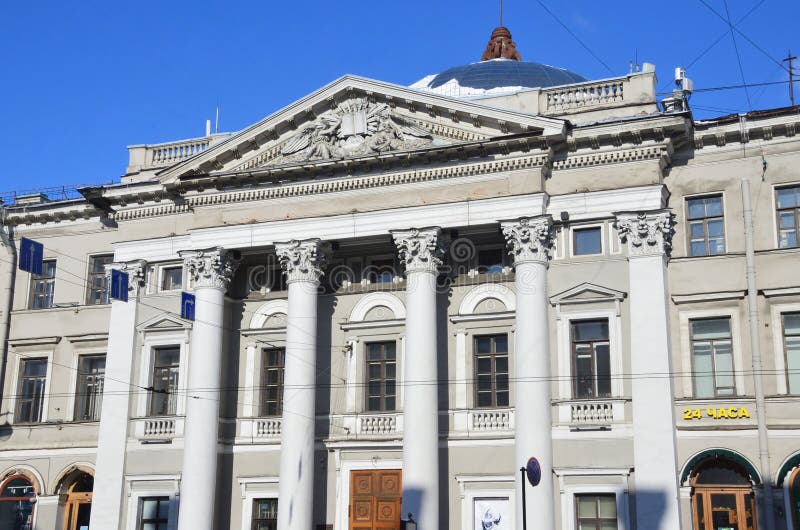 St Petersburg, Rusia, febrero, 27, 2018 Casa de la iglesia holandesa - el holandés reformó la iglesia contra el cielo azul, 1834- foto de archivo libre de regalías St Petersburg, Rusia, febrero, 27, 2018 Casa de la iglesia holandesa - el holandés reformó la iglesia contra el cielo azul, 1834- foto de archivo libre de regalías