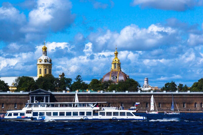 ST PETERSBURG, RUSSIE - 29 AOÛT 2018 : Vue dans Peter et Paul Fortress photographie stock ST PETERSBURG, RUSSIE - 29 AOÛT 2018 : Vue dans Peter et Paul Fortress photographie stock