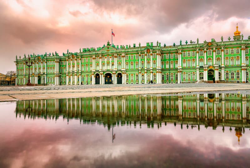 WinterPalast Auf NevaFluss, St Petersburg, Russland