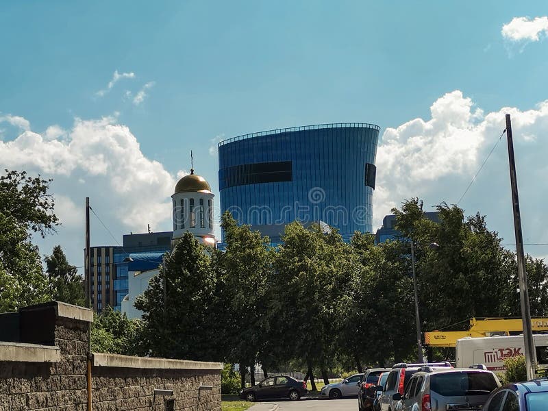 ST PETERSBURGO, RUSIA - junio de 2019: Vista de la plaza St Petersburg del centro de negocios en la avenida de Malookhtinsky imágenes de archivo libres de regalías ST PETERSBURGO, RUSIA - junio de 2019: Vista de la plaza St Petersburg del centro de negocios en la avenida de Malookhtinsky imágenes de archivo libres de regalías