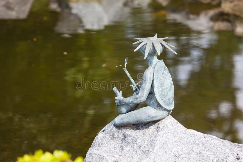 ST PETERSBURGO, RÚSSIA - 4 DE AGOSTO DE 2016: Foto do attr japonês da água do Kappa fotografia de stock ST PETERSBURGO, RÚSSIA - 4 DE AGOSTO DE 2016: Foto do attr japonês da água do Kappa fotografia de stock