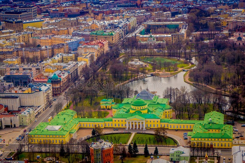 ST ПЕТЕРБУРГ, РОССИЯ, 1-ОЕ МАЯ 2018: Над видом с воздуха дворца Tauride Дворец Tauride, dvorets Tavrichesky один из стоковое изображение rf ST ПЕТЕРБУРГ, РОССИЯ, 1-ОЕ МАЯ 2018: Над видом с воздуха дворца Tauride Дворец Tauride, dvorets Tavrichesky один из стоковое изображение rf