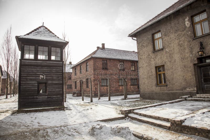 Stacheldrahtzäune in Auschwitz II-Birkenau lizenzfreies stockfoto