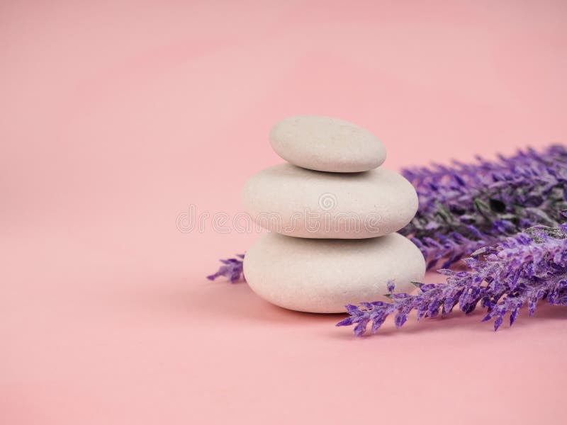 Zen Stones là biểu tượng của sự tĩnh tâm, trầm mặc và hiểu biết sâu sắc. Hãy dành ít phút nghỉ ngơi và đắm mình trong hình ảnh của những viên đá Zen để giải tỏa stress và tìm lại bình an trong cuộc sống bận rộn này.