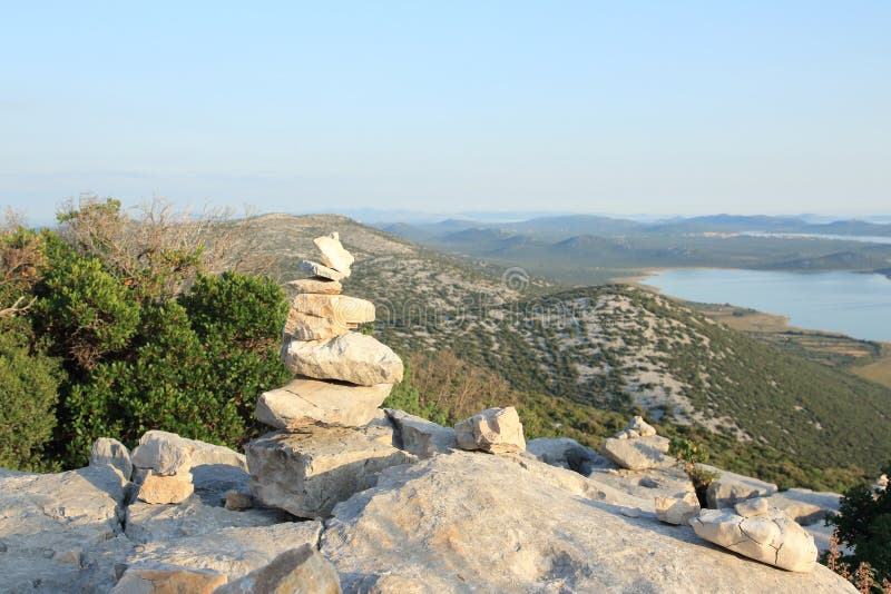 Stacks Stone w Kamenjak Viewpoint, Chorwacja obraz royalty free