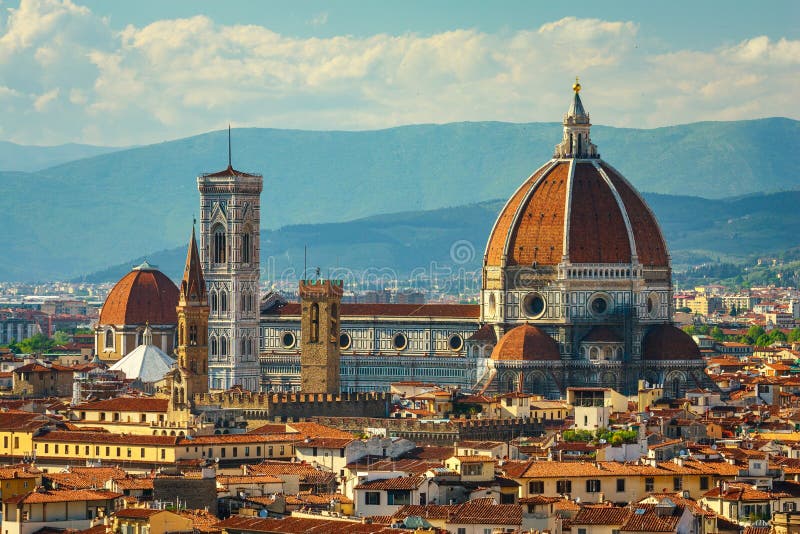 stad av Florence i Italien Solig afton i vår arkivfoto stad av Florence i Italien Solig afton i vår arkivfoto