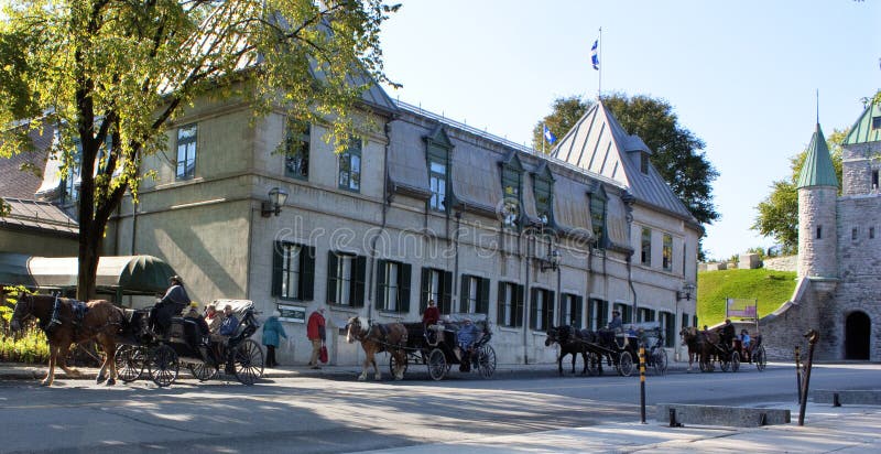 Stad de van de binnenstad van Quebec bij de ochtend royalty-vrije stock foto's Stad de van de binnenstad van Quebec bij de ochtend royalty-vrije stock foto's
