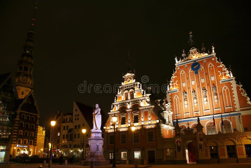 Stad Hall Square in Riga bij nacht letland royalty-vrije stock afbeeldingen Stad Hall Square in Riga bij nacht letland royalty-vrije stock afbeeldingen