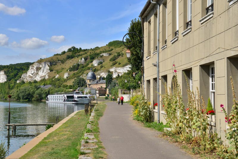 Staden av Les Andelys i normandie arkivfoton Staden av Les Andelys i normandie arkivfoton