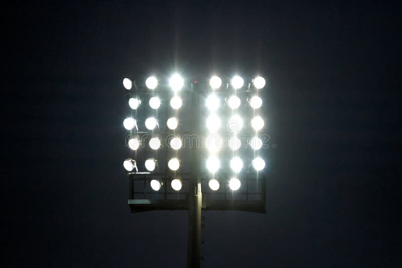 Stadionljus på natthimmel royaltyfria bilder Stadionljus på natthimmel royaltyfria bilder