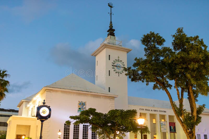 Stadshuset på natten i Hamilton, Bermuda, 2019 arkivbild Stadshuset på natten i Hamilton, Bermuda, 2019 arkivbild