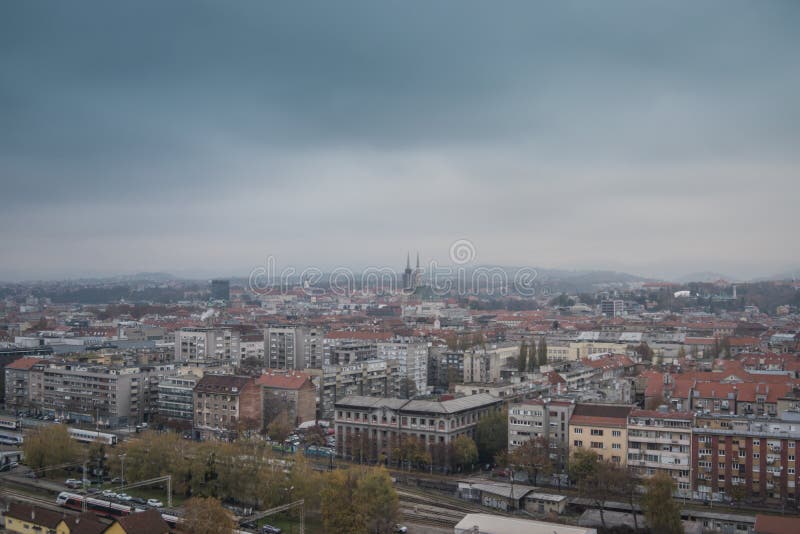 Stadssikt från ovannämnt, cityscape av huvudstadsKroatien, Zagreb arkivbilder Stadssikt från ovannämnt, cityscape av huvudstadsKroatien, Zagreb arkivbilder