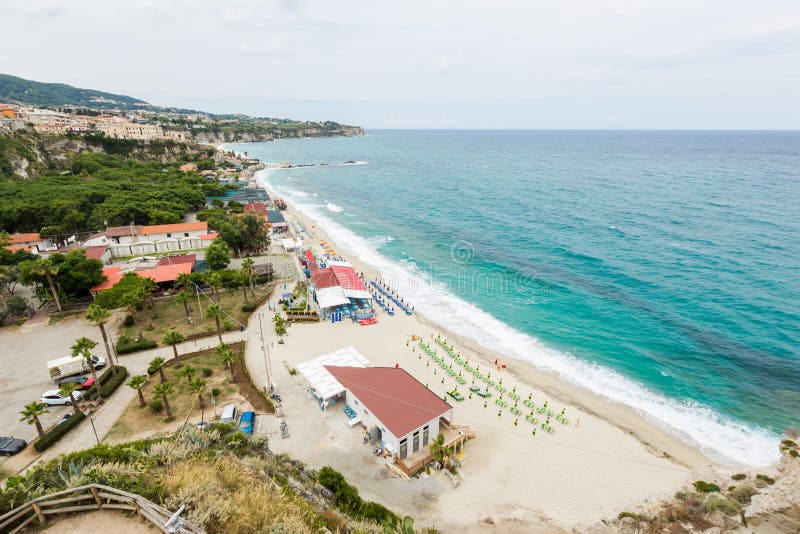 Stadt und Strand Tropea lizenzfreie stockbilder Stadt und Strand Tropea lizenzfreie stockbilder