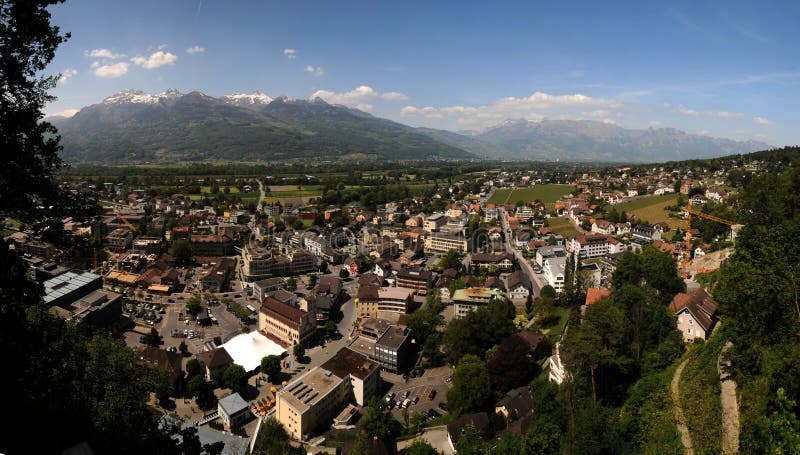 Zwei Helle Prismen Durch Heinz Mack In Vaduz Redaktionelles Stockbild