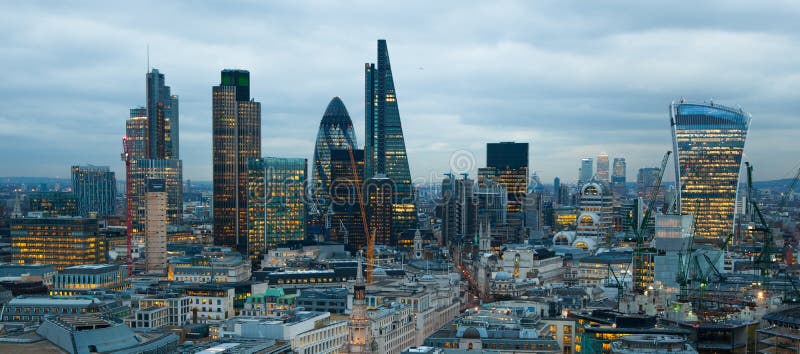 Stadt von London-, Geschäfts- und Bankwesenarie Londons Panorama im Sonnensatz stockfotografie Stadt von London-, Geschäfts- und Bankwesenarie Londons Panorama im Sonnensatz stockfotografie