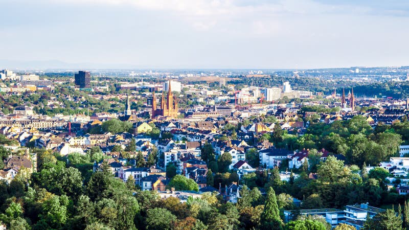 Stadtbild von Wiesbaden in Deutschland stockfotografie Stadtbild von Wiesbaden in Deutschland stockfotografie