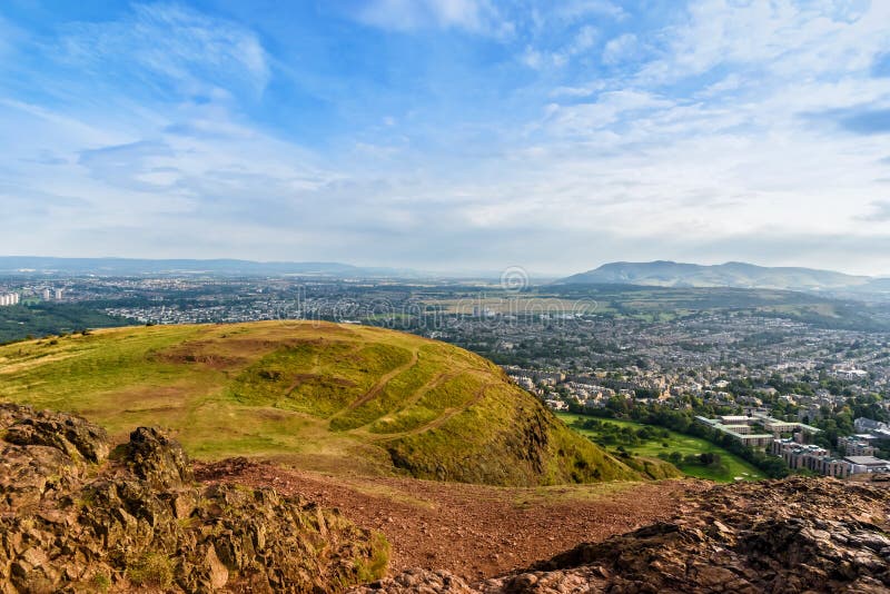 Stadtbildansicht von Edinburgh von Arthurs Seat, Schottland, vereinigt lizenzfreie stockfotos Stadtbildansicht von Edinburgh von Arthurs Seat, Schottland, vereinigt lizenzfreie stockfotos