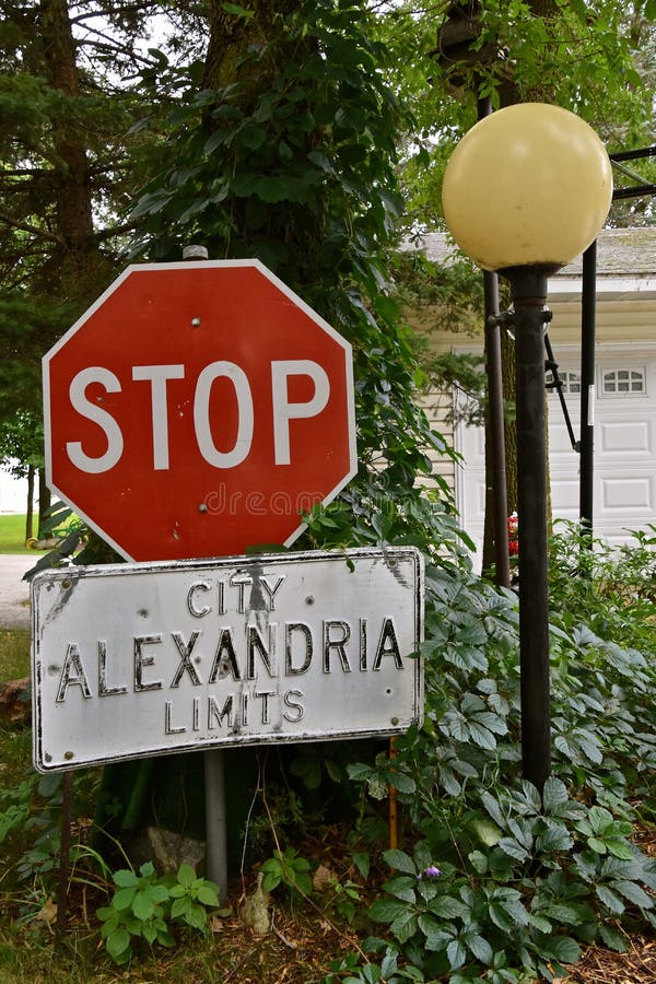 Stadtgrenzen und -Stoppschild stockfoto Stadtgrenzen und -Stoppschild stockfoto