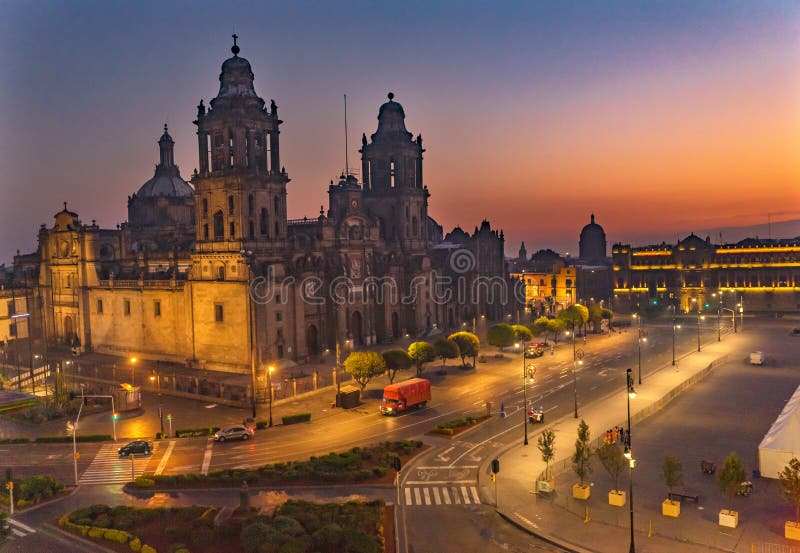 Stadtkathedralen-Sonnenaufgang Zocalo Mexiko City Mexiko stockfoto Stadtkathedralen-Sonnenaufgang Zocalo Mexiko City Mexiko stockfoto